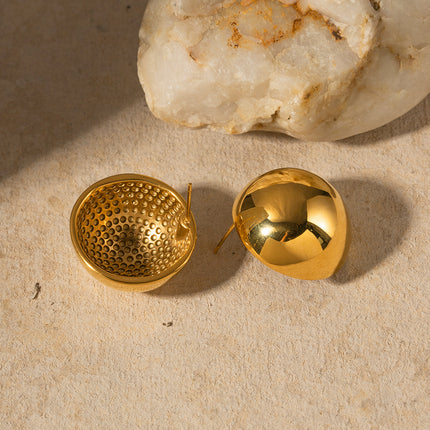 Pendientes de corte hemisférico bañados en oro para mujer