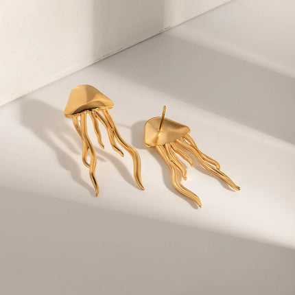 Pendientes de botón con forma de medusa en color oro de 18 quilates