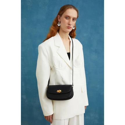 Sac à bandoulière carré en cuir de vache texturé