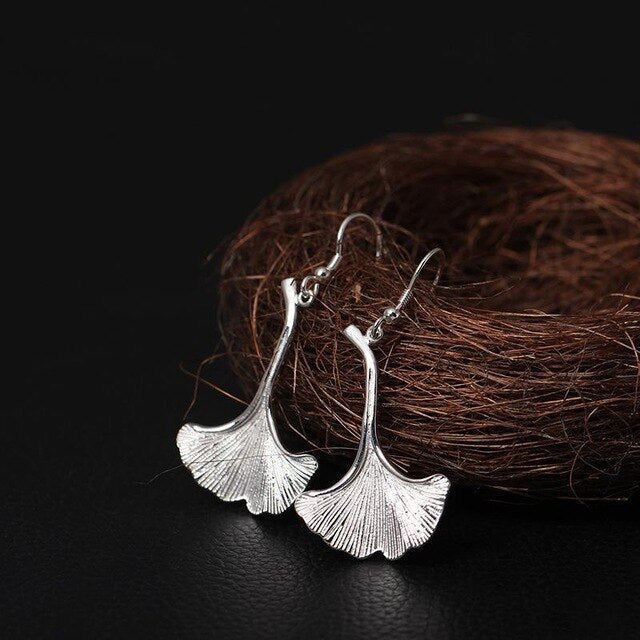 Elegant Vintage Ginkgo Leaf Shaped Silver Drop Earrings - Wnkrs