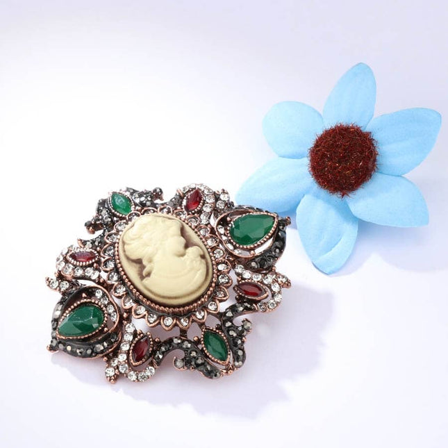 Women's Vintage Style Cameo Brooch - Wnkrs