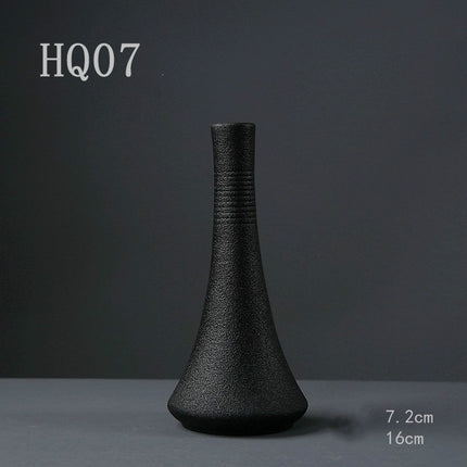 Solid Black Ceramic Vase - wnkrs