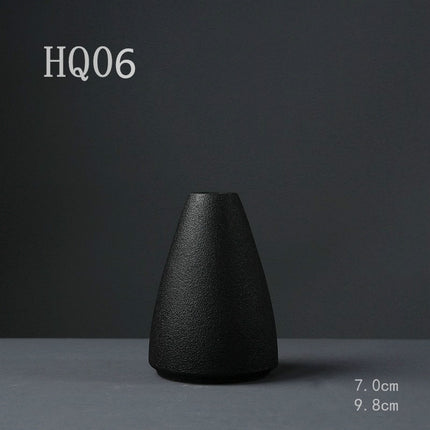 Solid Black Ceramic Vase - wnkrs