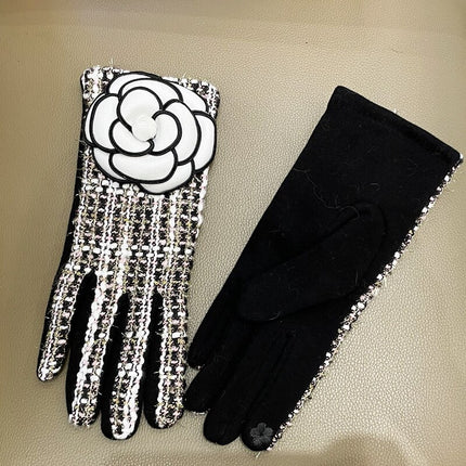 Women's Warm Flower Gloves - Wnkrs
