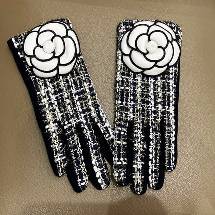 Women's Warm Flower Gloves - Wnkrs