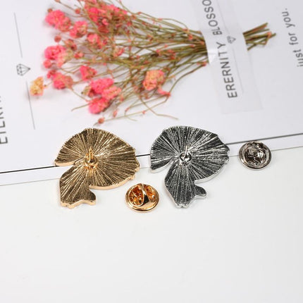 Cartoon Gold / Silver Fox Enamel Brooch - Wnkrs