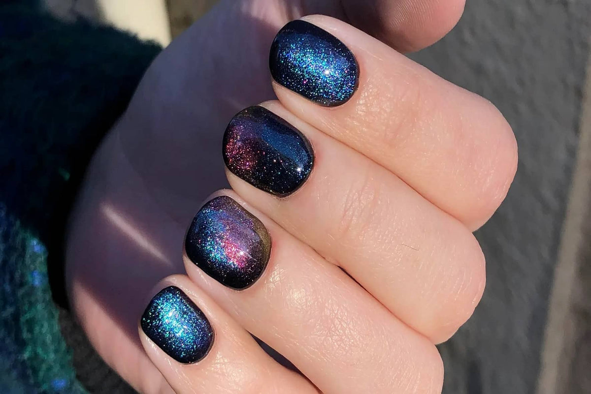 How to Apply Magnetic Nail Polish for Cat Eye Nails?