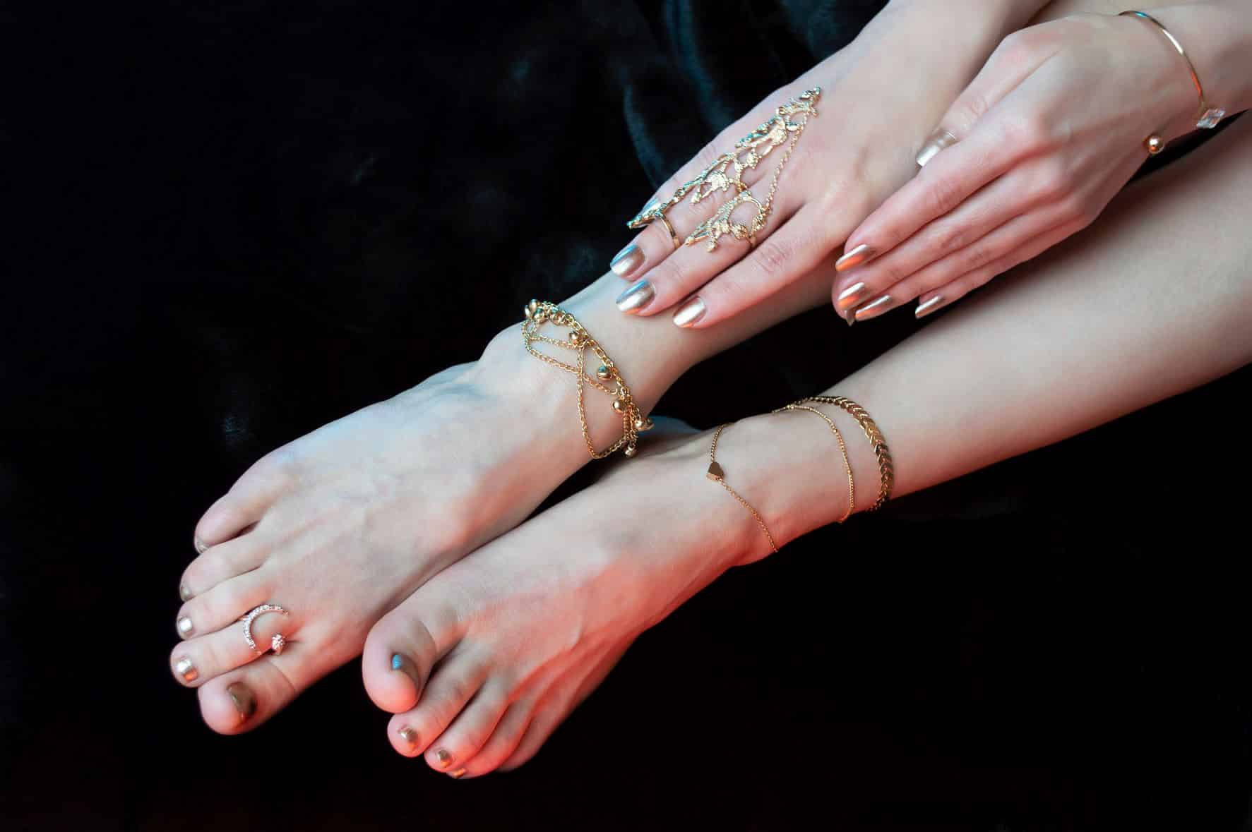 Adorning Ankles: Step Towards Style with Women's Anklets and Fashion Trends