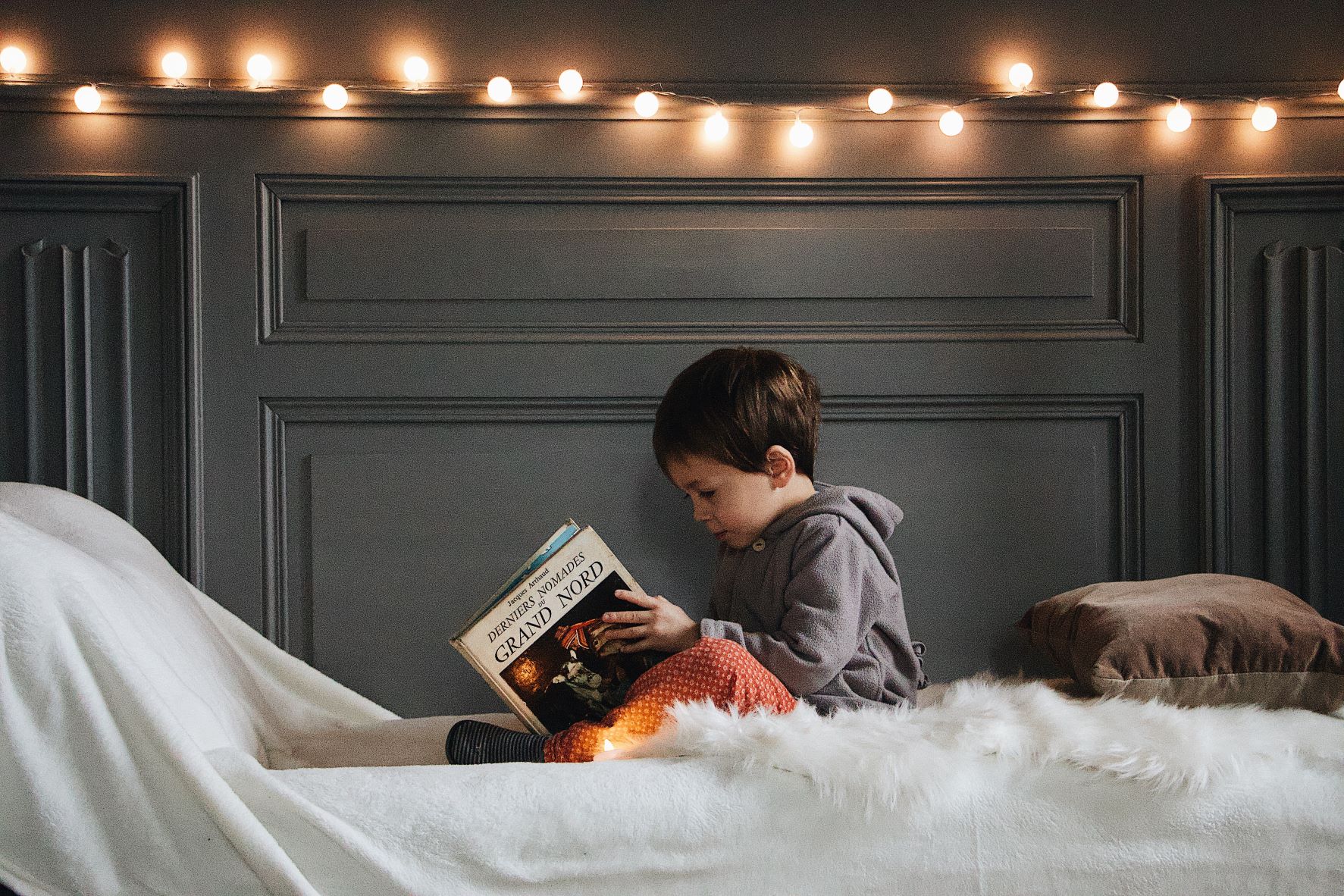 The Comprehensive Guide to Choosing and Using Lighting Accessories in Your Child's Room