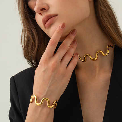 Conjunto de pulsera y collar con ondas de acero inoxidable bañado en oro de 18 quilates para mujer