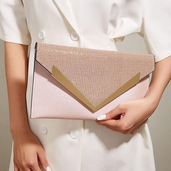 Cartera de noche con lentejuelas brillantes y cadena