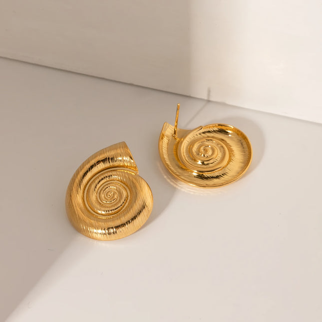 Pendientes de caracola en espiral de acero inoxidable bañados en oro