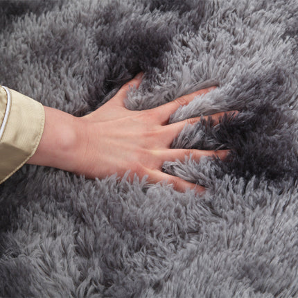 Tapis gris en peluche pour une décoration d'intérieur moderne