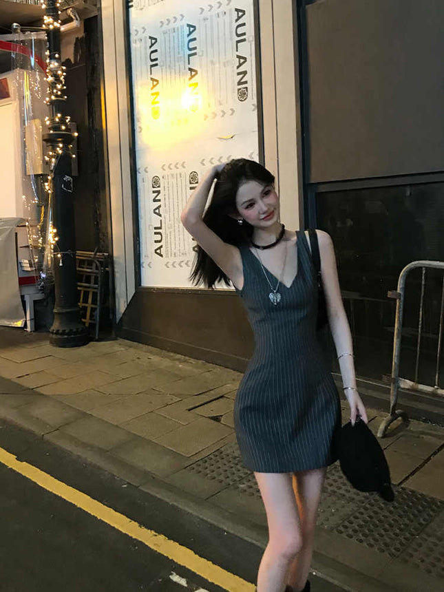 Vestido de rayas con tirantes y escote en V para mujer