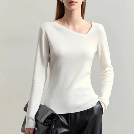 Pull slim asymétrique à col en V en diagonale pour l'automne