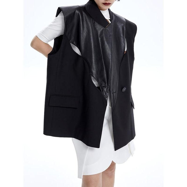 Chaleco elegante de cuero sintético con escote en V y hombros anchos con parches