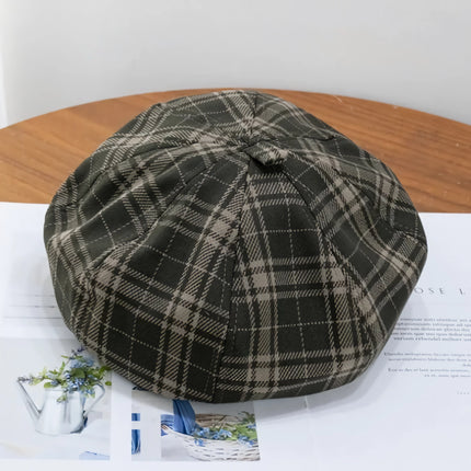 Chic Plaid Winter Beret for Women – Warm and Versatile