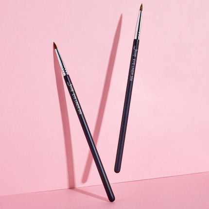 Fine-Tipped Eyeliner Brush for Liquid & Cream Liners