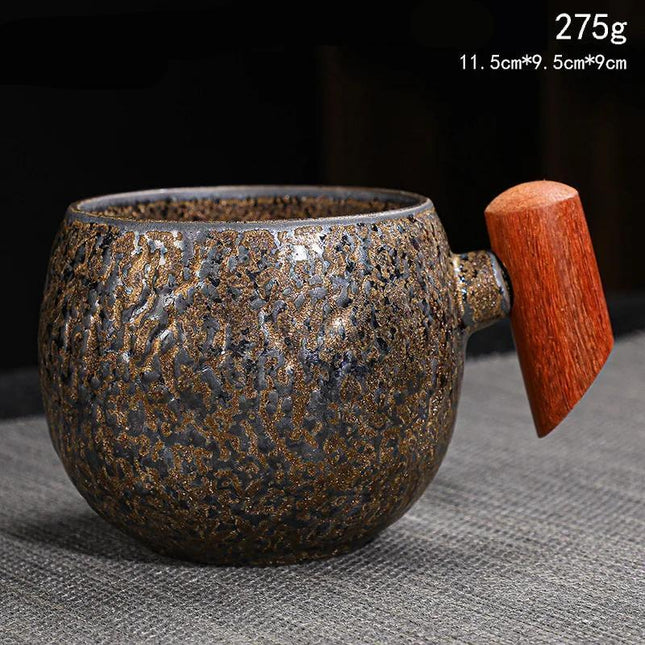 Tasse à café vintage en céramique irrégulière avec poignée en bois