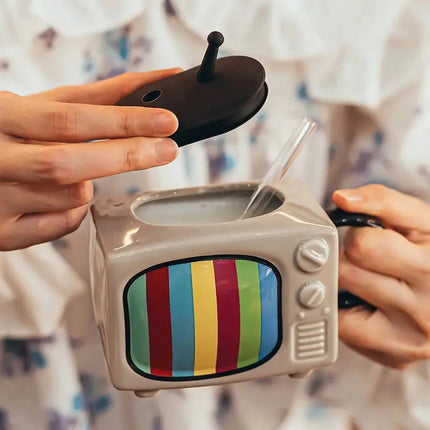 Taza de cerámica con forma de televisión