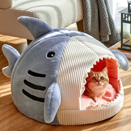 Lit pour chat confortable en forme de requin de dessin animé