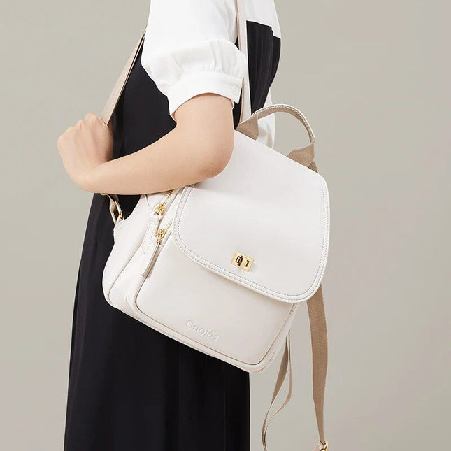 Mochila de piel de color blanquecino de moda para mujer