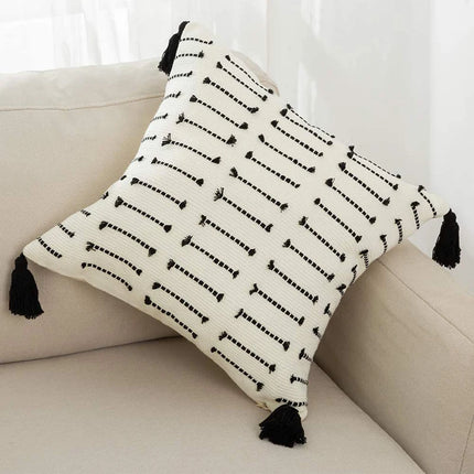 Housse de coussin élégante noire et blanche 18x18 avec pompons tissés