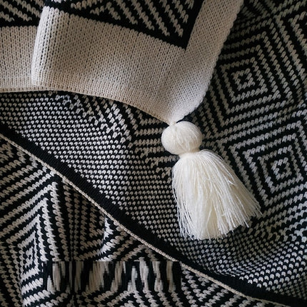 Retro Single Lunch Break Black And White Geometric Knit Blanket - Wnkrs