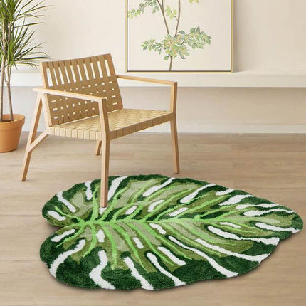 Alfombra con mechones irregulares de hojas de monstera