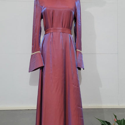 Robe trapèze élégante en satin glacé pailleté