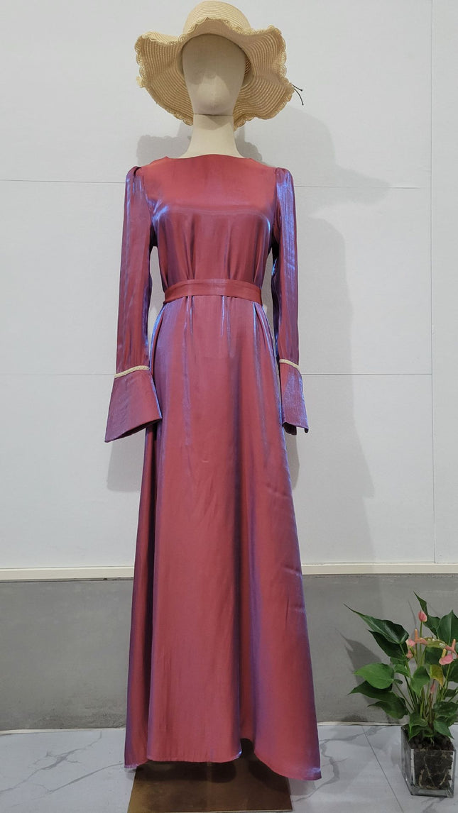 Robe trapèze élégante en satin glacé pailleté