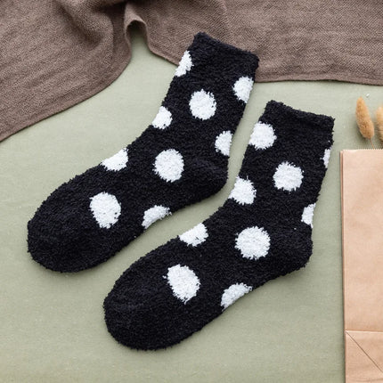 Chaussettes mignonnes à pois doux et moelleux de couleur bonbon pour femmes