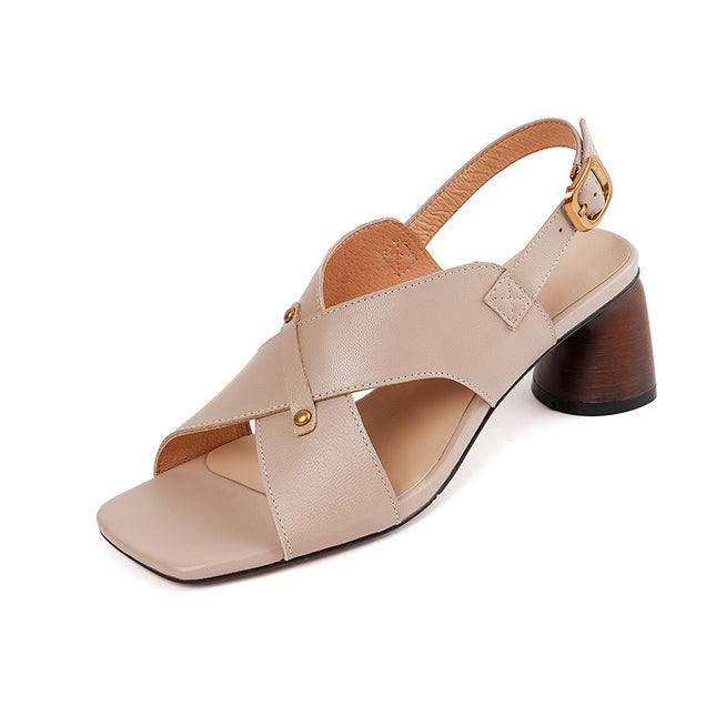 Sandalias elegantes de piel con tacón alto para mujer