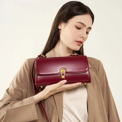 Sac à bandoulière élégant en cuir bordeaux pour femme