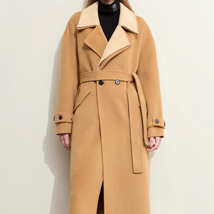 Manteau en laine minimaliste pour femme avec coutures contrastées