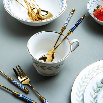 Elegante juego de tenedor y cuchara de postre para café de cerámica y oro vintage