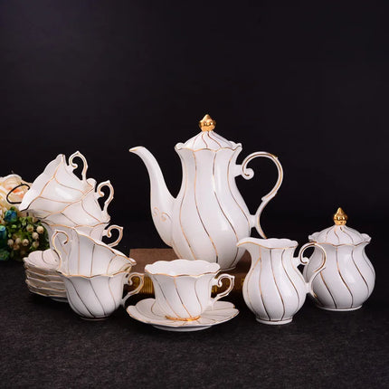 Service à café de luxe en porcelaine anglaise avec incrustations dorées