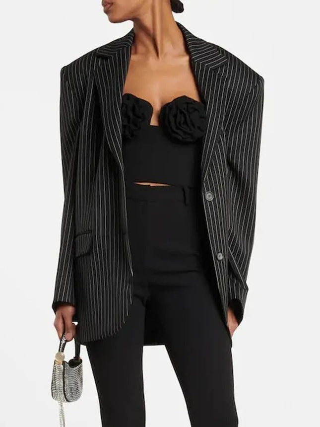 Elegante camiseta sin mangas con cuello oblicuo y estampado floral para verano