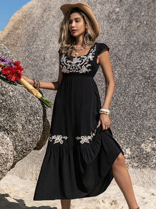 Vestido bohemio de otoño e invierno con cuello cuadrado y sin mangas con bordado negro