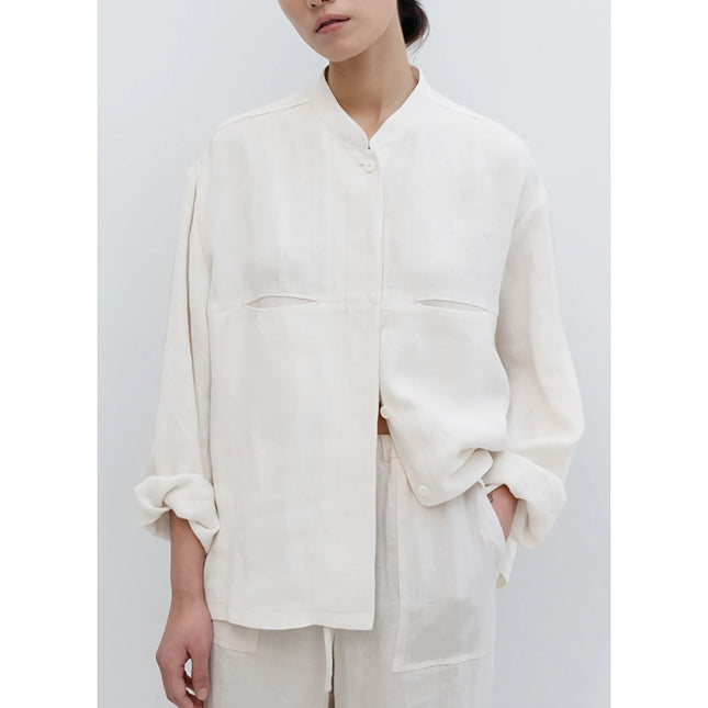 Blusa informal de lino con mangas largas y botones