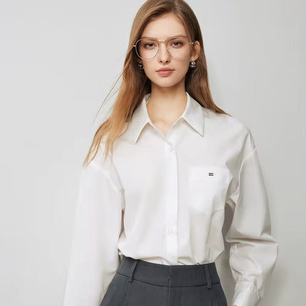 Camisa de trabajo minimalista de cuello polo y manga larga