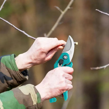 Efficient Garden Shears with Safety Lock and Comfortable Grip