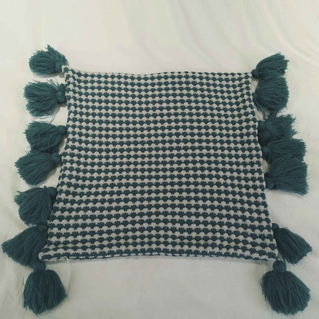 Housse de coussin à pois et à pompons