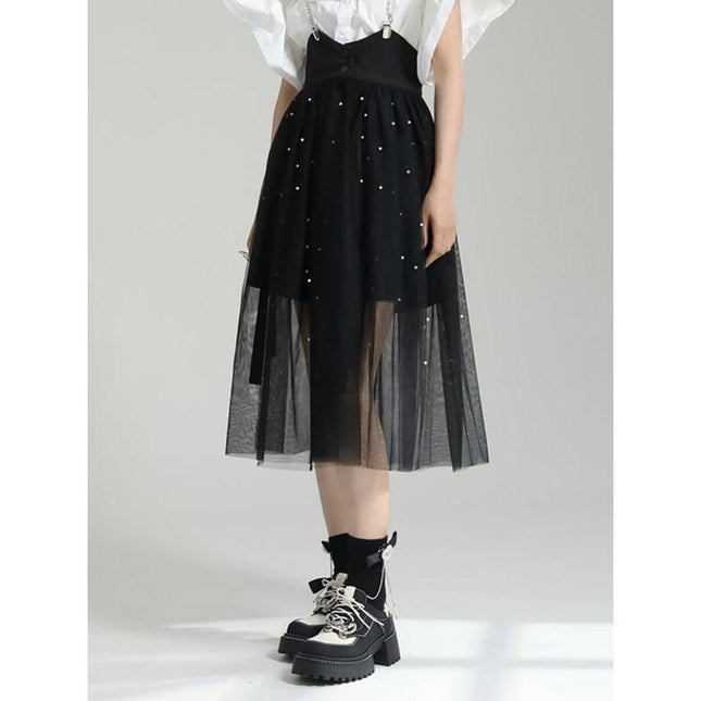 Elegante falda de malla de lunares negros hasta la mitad del cuerpo