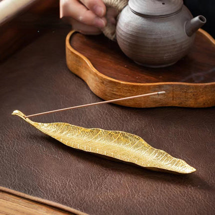 Elegante porta incienso con forma de hoja de Bodhi