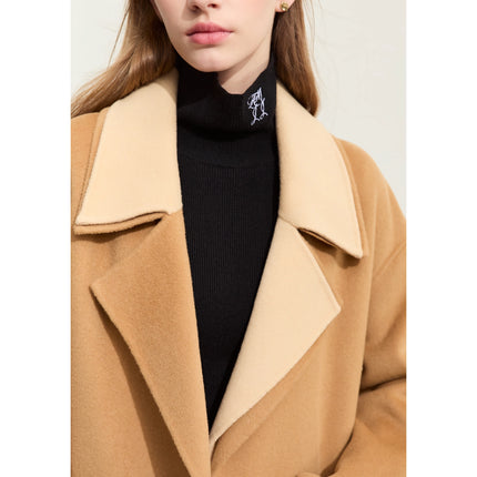 Manteau en laine minimaliste pour femme avec coutures contrastées