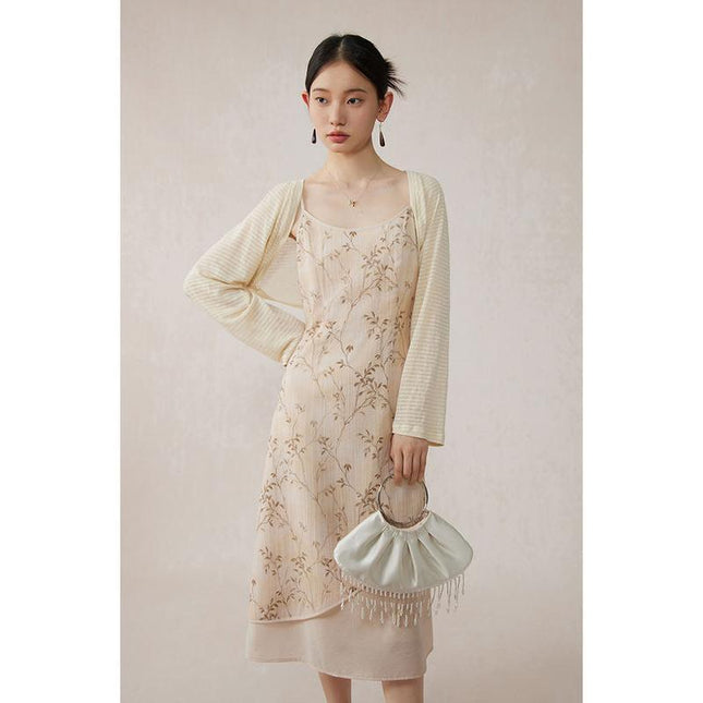 Elegante vestido midi de corte A con flores y detalles de encaje