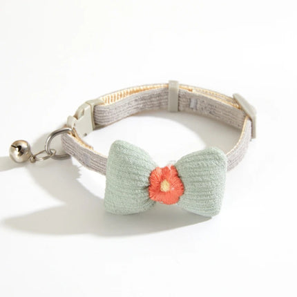 Collar para mascotas con cuadros y nudo de mariposa