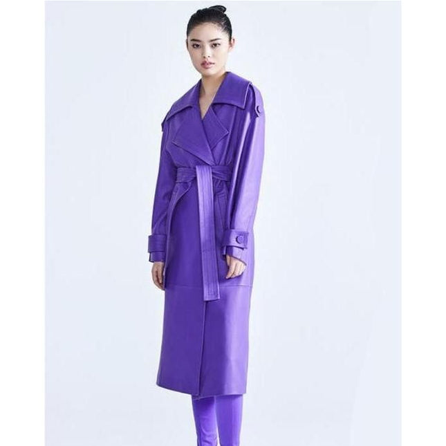 Elegante gabardina de piel sintética de color morado