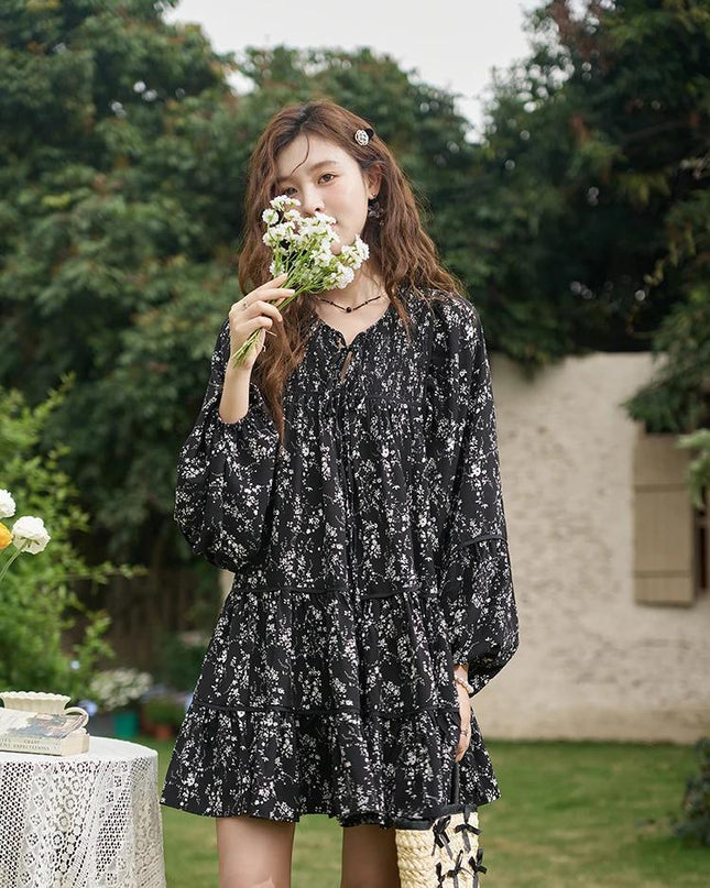 Robe ample à imprimé floral et à volants avec manches évasées